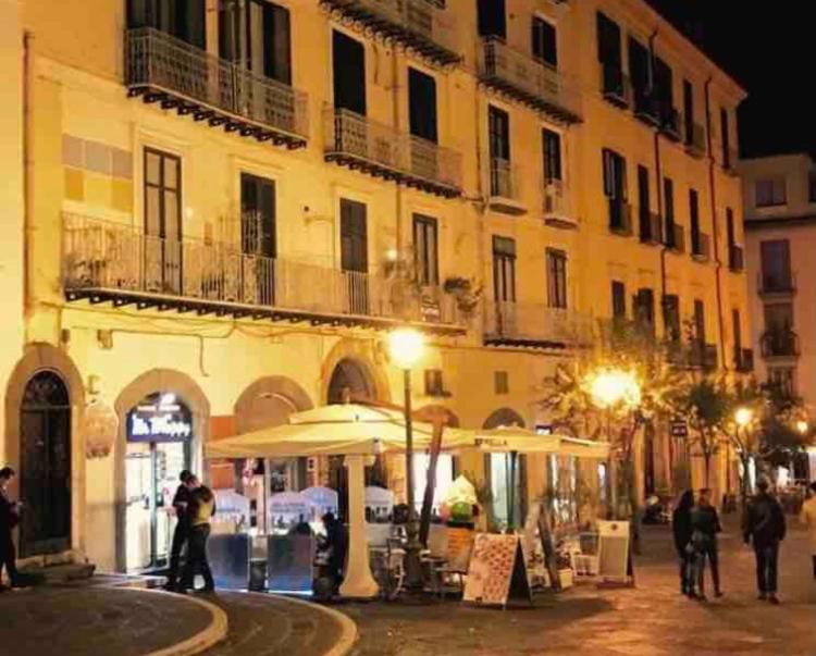 La Garconniere-Suite In Salerno Centro Kültér fotó