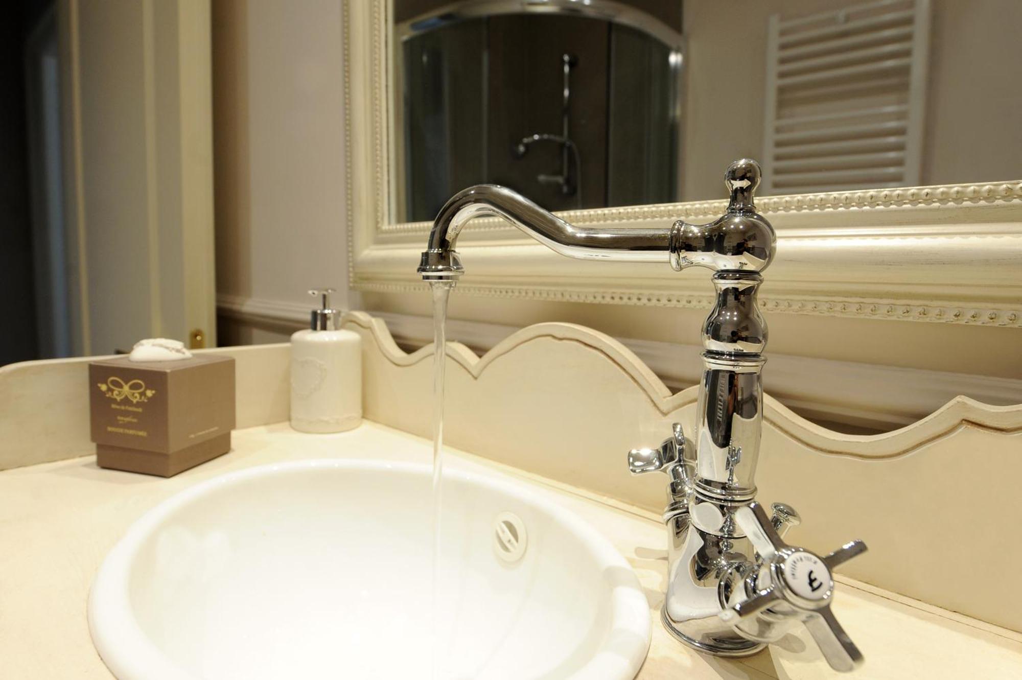 La Garconniere-Suite In Salerno Centro Kültér fotó